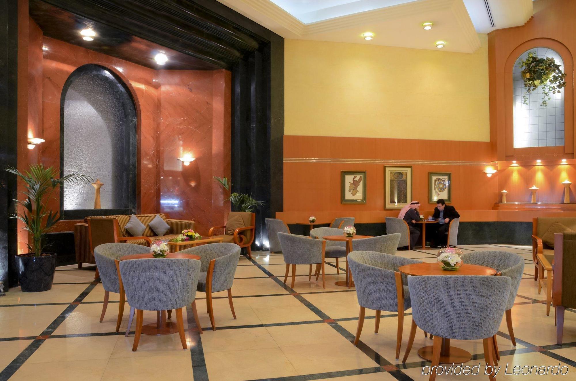 Swiss-Belhotel Шарджа Интериор снимка