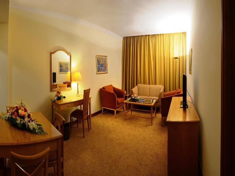 Swiss-Belhotel Шарджа Екстериор снимка