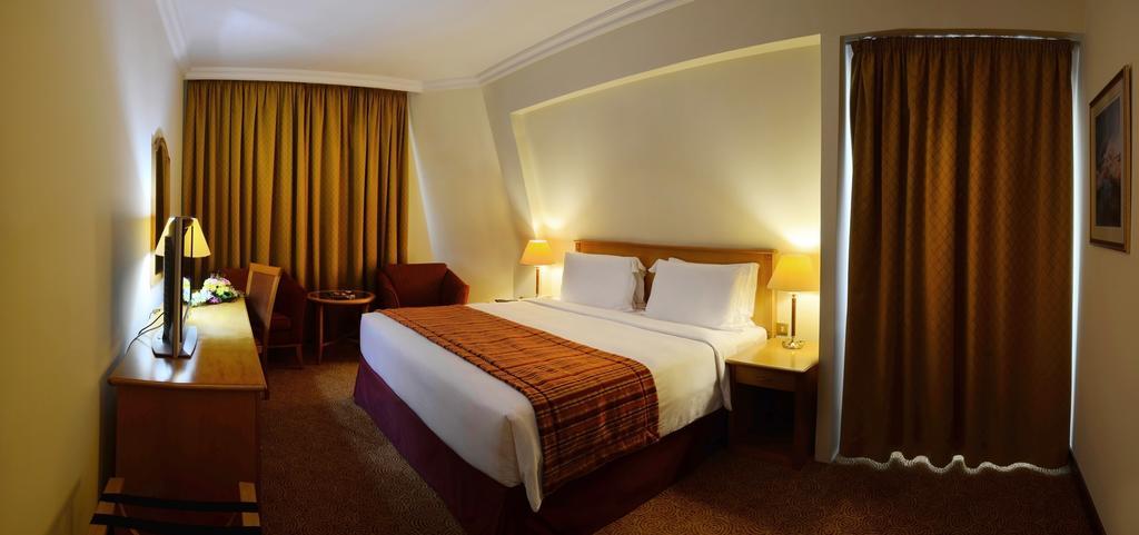 Swiss-Belhotel Шарджа Екстериор снимка