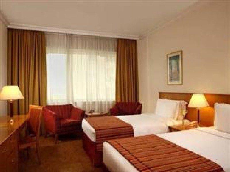 Swiss-Belhotel Шарджа Екстериор снимка