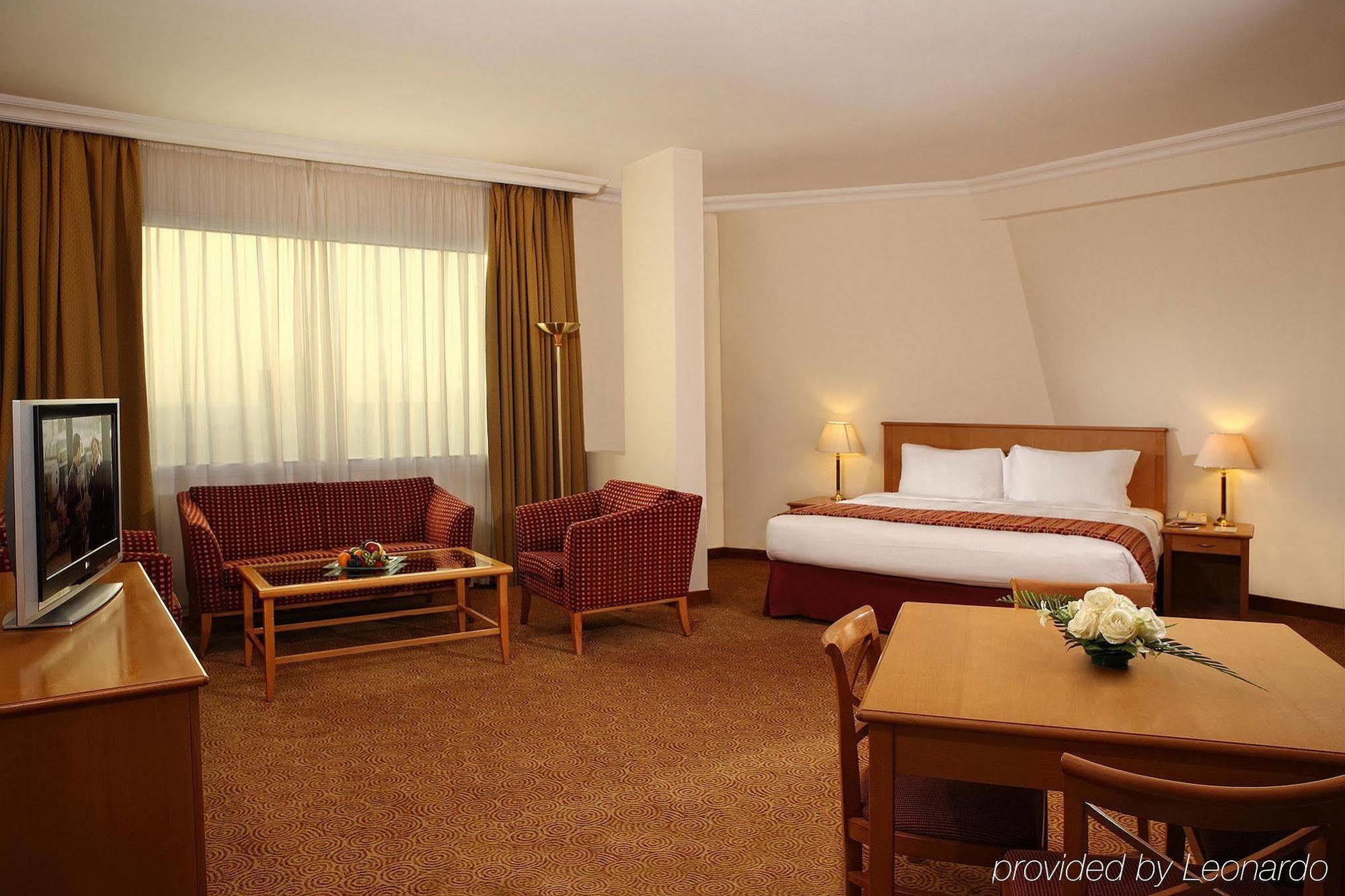 Swiss-Belhotel Шарджа Екстериор снимка