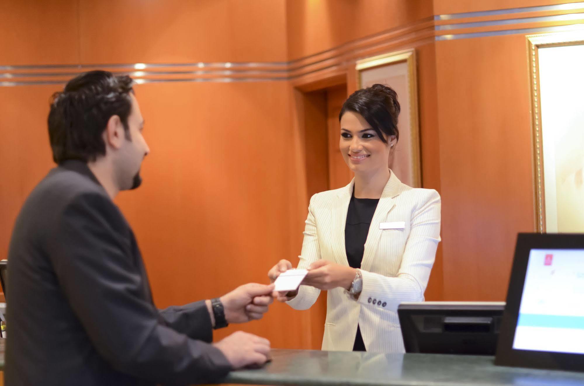 Swiss-Belhotel Шарджа Екстериор снимка