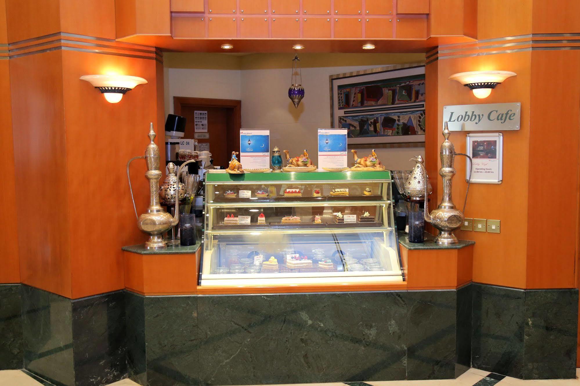 Swiss-Belhotel Шарджа Екстериор снимка